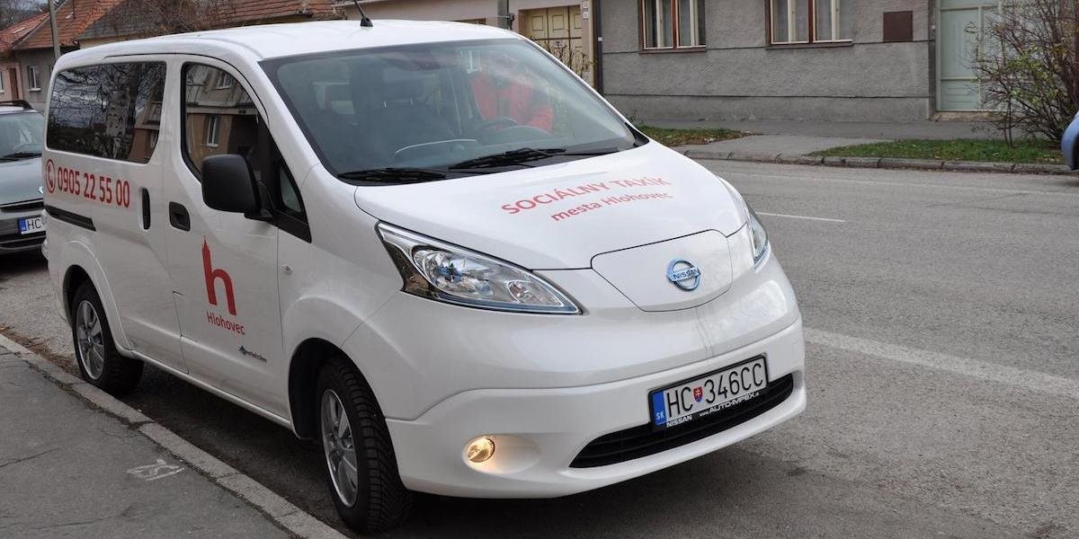 Prvý mestský elektromobil slúži v Hlohovci ako sociálny taxík