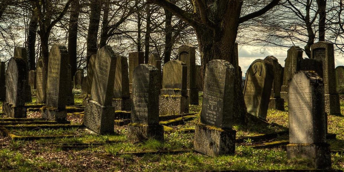 Polícia vyšetruje pokus o podpaľačstvo na švédskom židovskom cintoríne