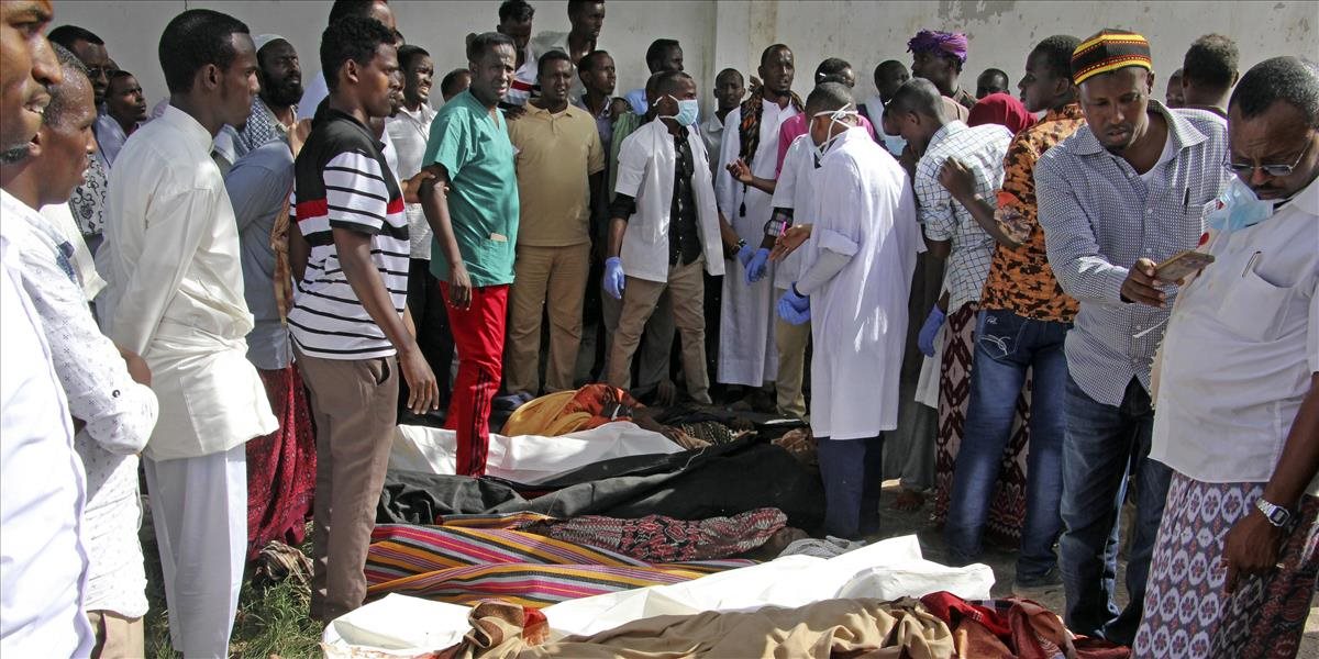 Pri bombovom útoku na policajnej akadémii v Somálsku zahynulo najmenej 17 ľudí