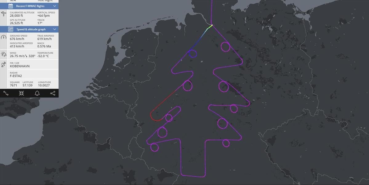 Lietadlo Airbus nakreslilo pri skúšobnom lete na mape Nemecka vianočný strom s ozdobami
