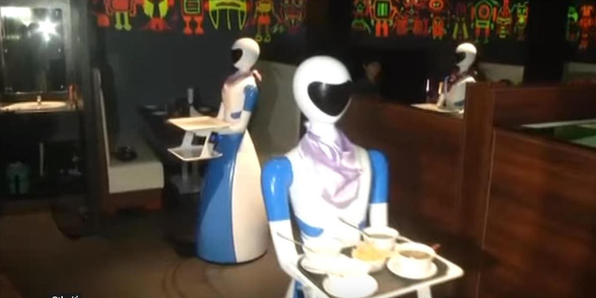VIDEO V indickej reštaurácii obsluhujú robotické servírky