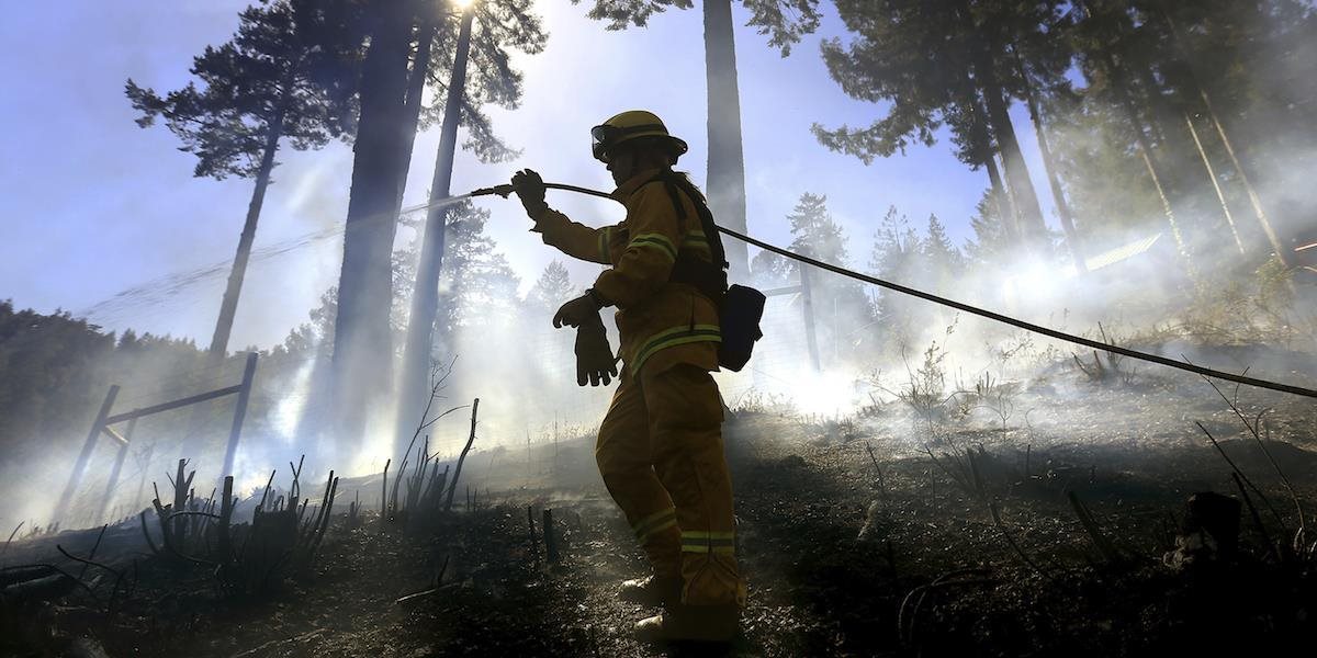 Požiare na juhu Kalifornie si vyžiadali smrť hasiča