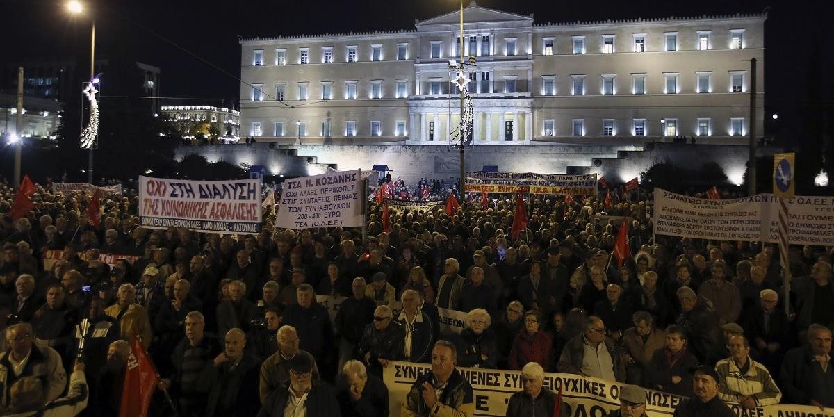 Tisíce penzistov protestovali proti znižovaniu dôchodkov