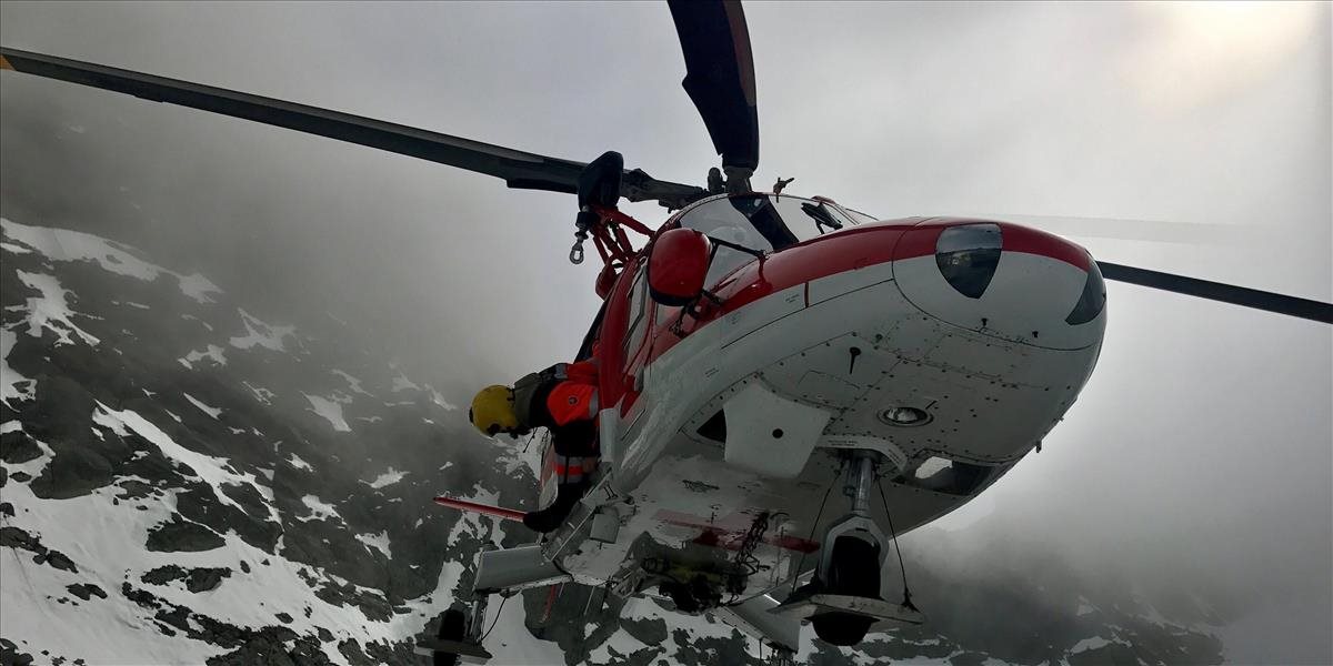 Leteckí záchranári na poľskej strane Vysokých Tatier pomohli turistovi