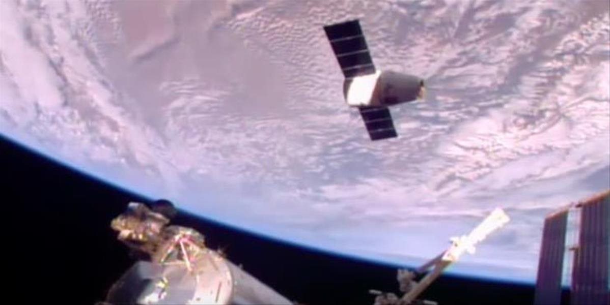 Recyklovaná vesmírna loď Dragon priviezla zásoby na ISS