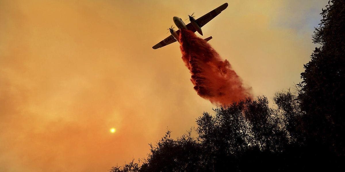 Kalifornskí hasiči majú plné ruky práce, rozsiahly lesný požiar už zničil oblasť veľkú ako Hongkong!