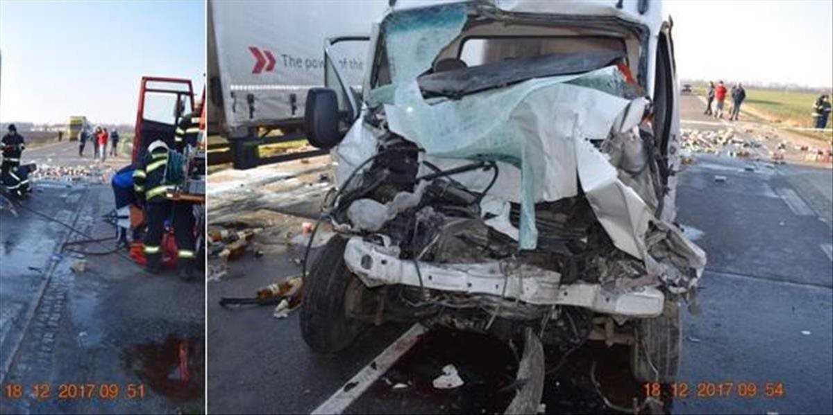 Ťažkú nehodu štyroch áut pri Veľkom Mederi zaplatil životom vodič dodávky
