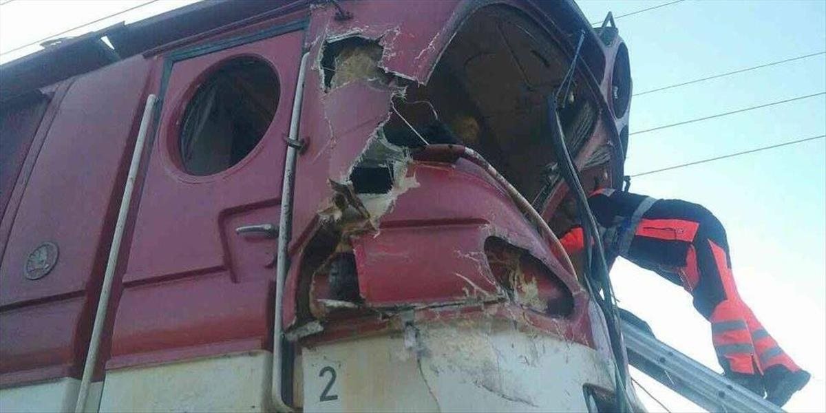 AKTUALIZOVANÉ Pri Senci došlo k tragickej dopravnej nehode, rušňovodič vlaku zrážku neprežil