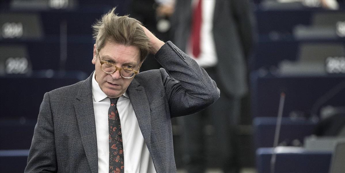 Verhofstadt vyzval Junckera, aby začal konanie proti Poľsku
