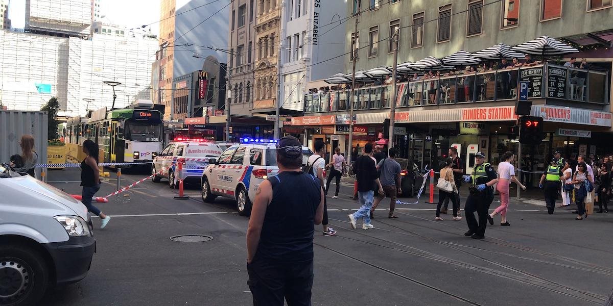 AKTUALIZOVANÉ FOTO V Melbourne vrazilo auto do ľudí, zranilo 19 osôb