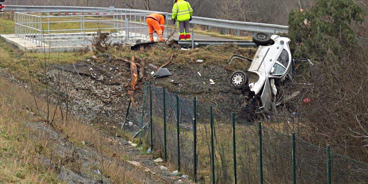 Pri Dubnici nad Váhom sa zabil 22-ročný šofér