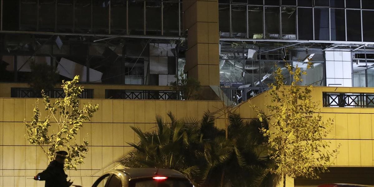 Explózia poškodila budovu súdu v Aténach
