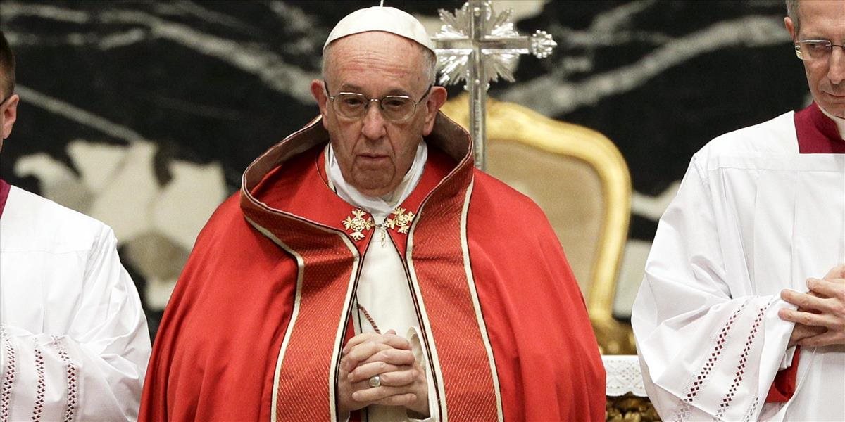 FOTO Pápež dostal nevšedný darček, potrebuje mikroskop, aby ho videl