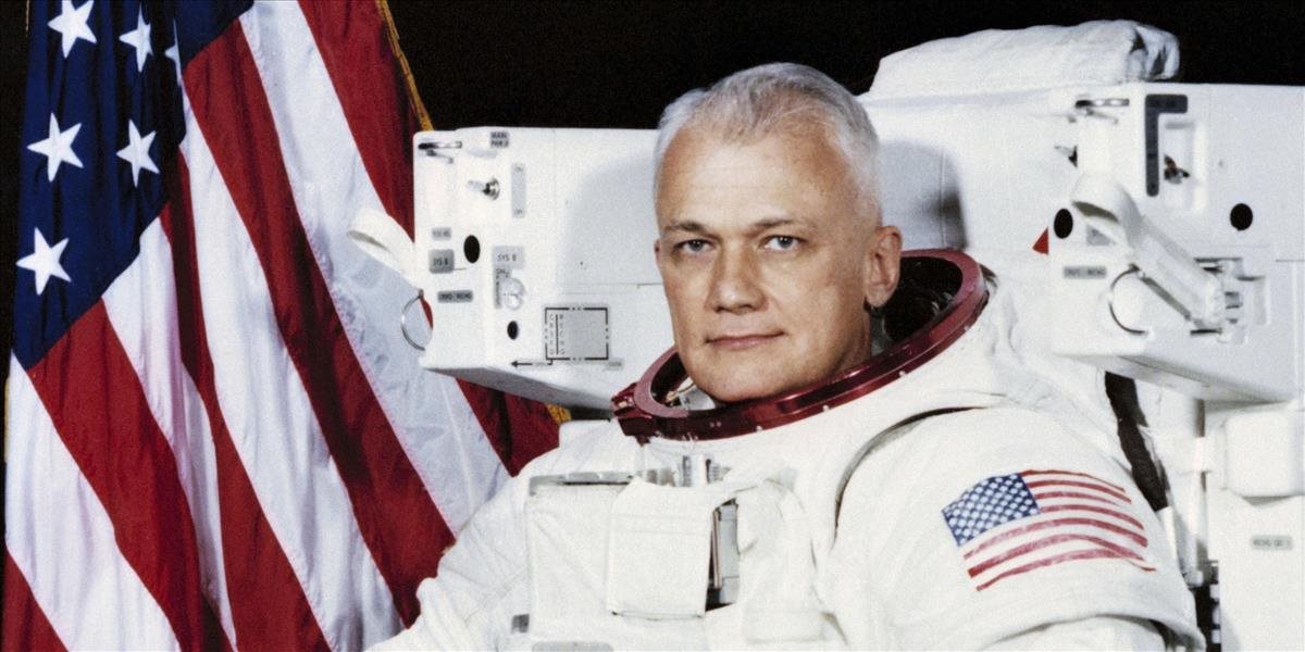 Zomrel americký astronaut, ktorý sa ako prvý voľne pohyboval vo vesmíre