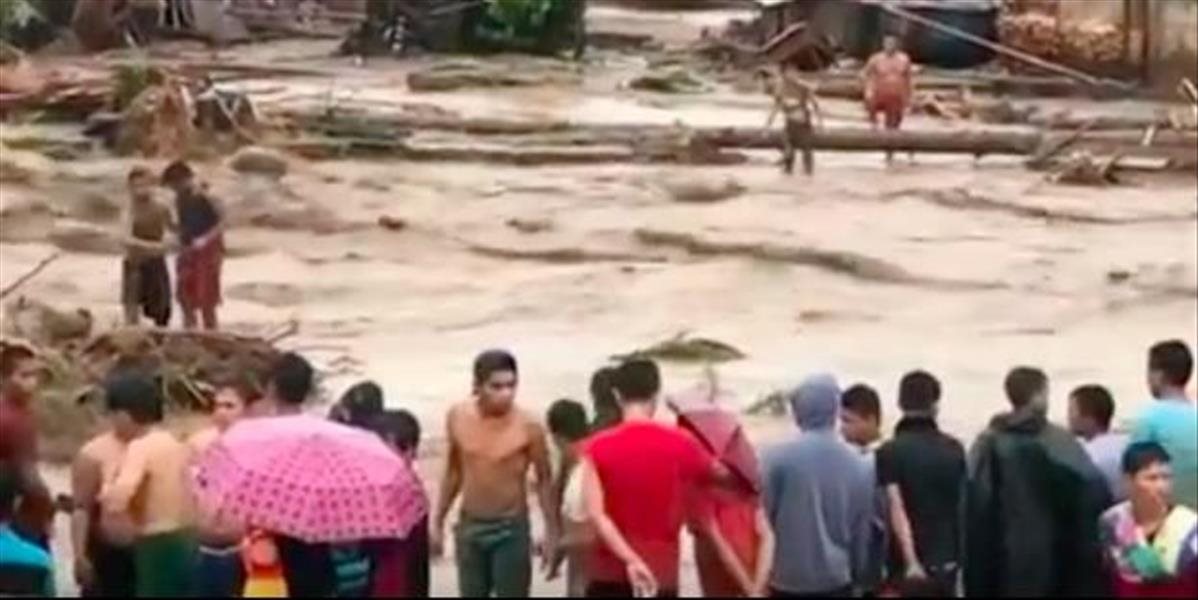 VIDEO Pri záplavách a zosuvoch pôdy na Filipínach zahynulo najmenej 200 ľudí