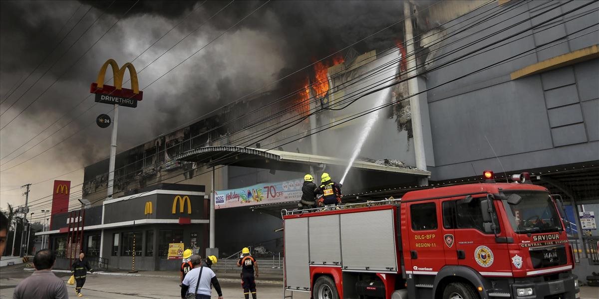 Tragédia na Filipínach: VIDEO Pri požiari obchodného domu zahynulo 37 ľudí