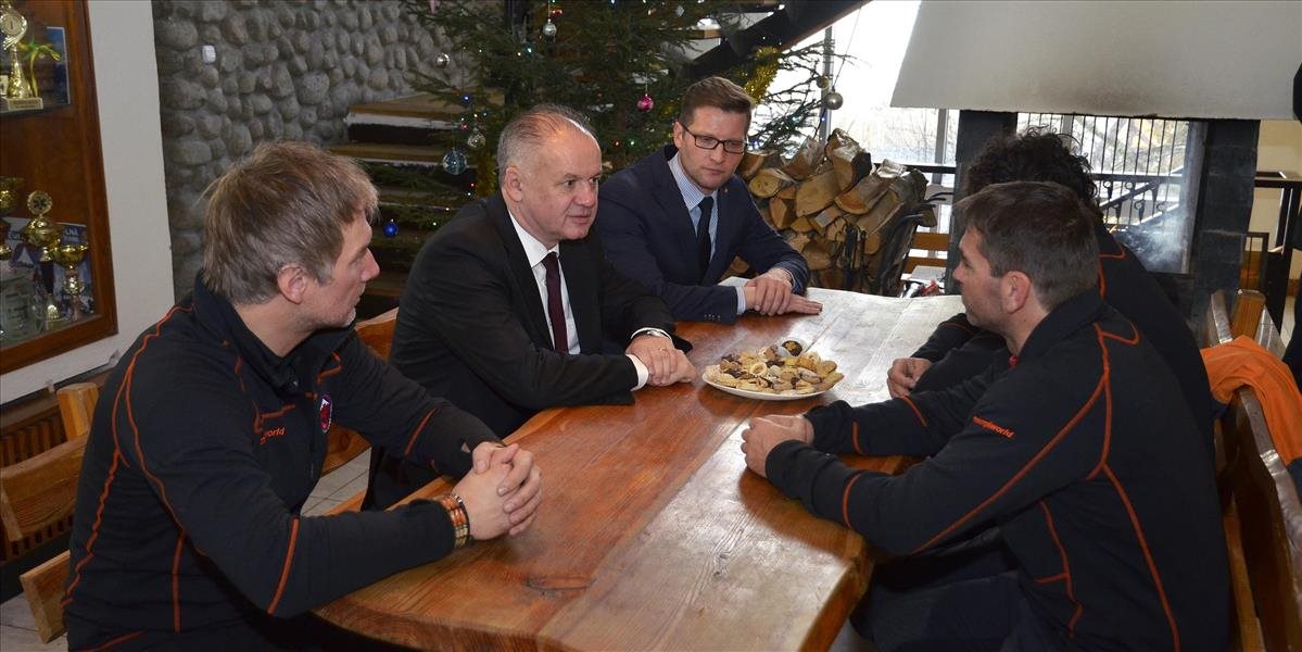 Andrej Kiska navštívil horských záchranárov: Poďakoval sa tým, ktorí musia byť v práci aj dnes