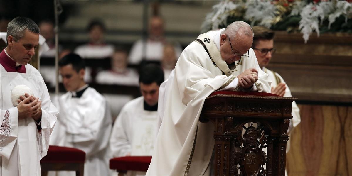 Pápež sa modlil za mier a obete búrky na Filipínach