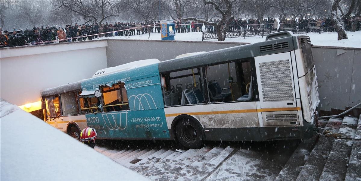 FOTO Autobus vrazil v Moskve do chodcov, najmenej 5 zabil