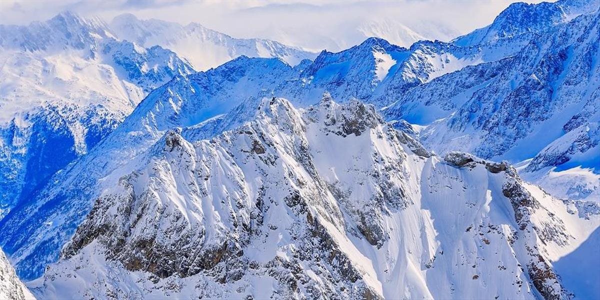 Vo švajčiarskych Alpách padajú lavíny, vyžiadali už nieľko životov