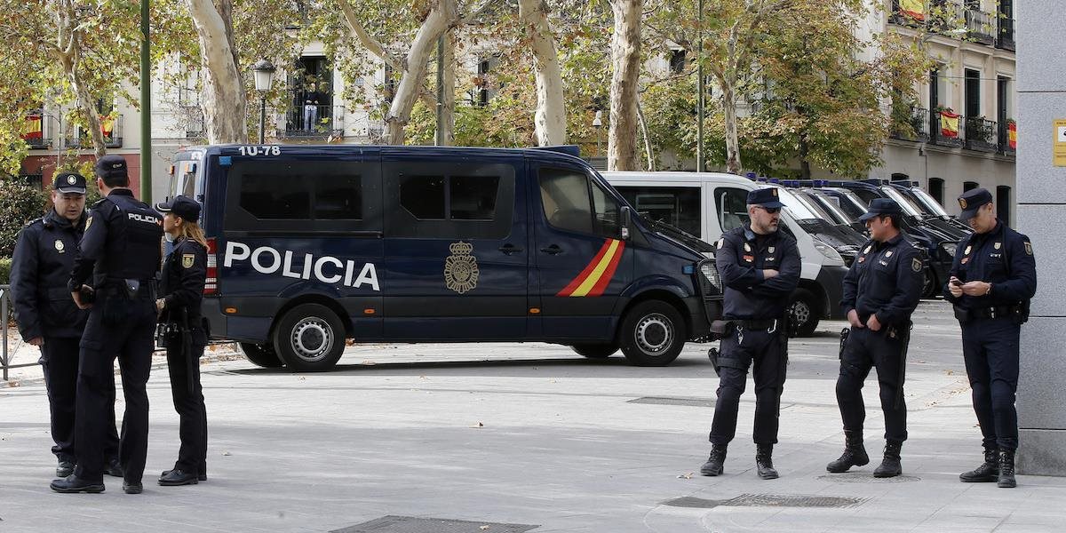 Španielski policajti sa sťahujú z Katalánska, odsun sa má zavŕšiť v sobotu
