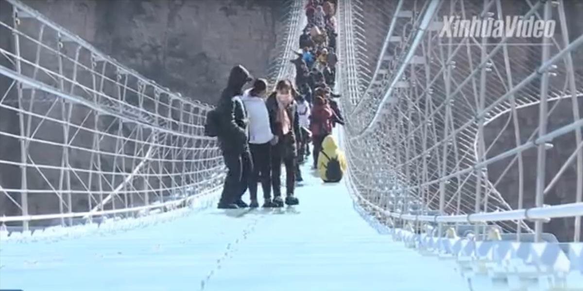 VIDEO Otvorili najdlhší sklenený most na svete. Znovu v Číne