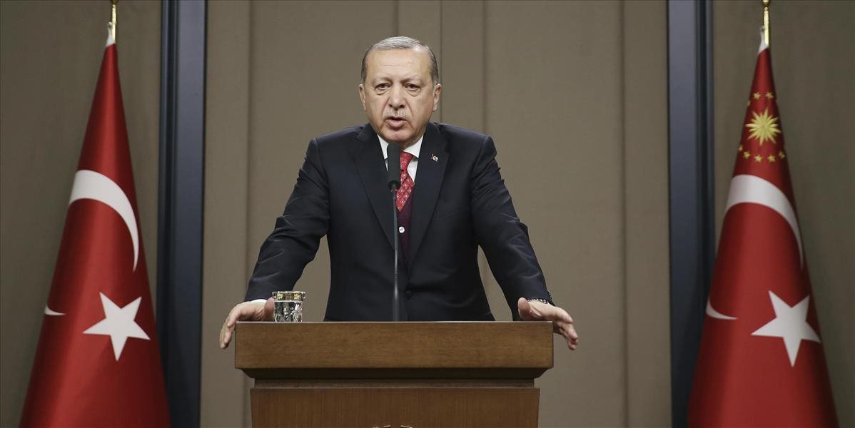 Erdogan označil Asada za teroristu, sám však amnestuje nezákonné násilie