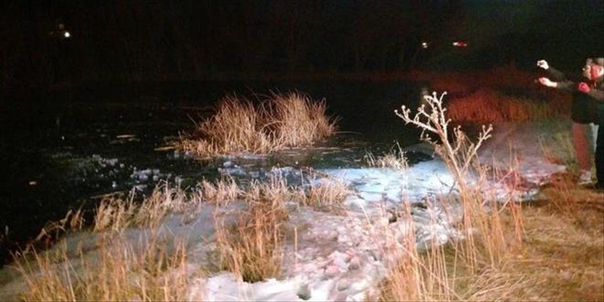 Policajt zachránil chlapca zo zamrznutého rybníka