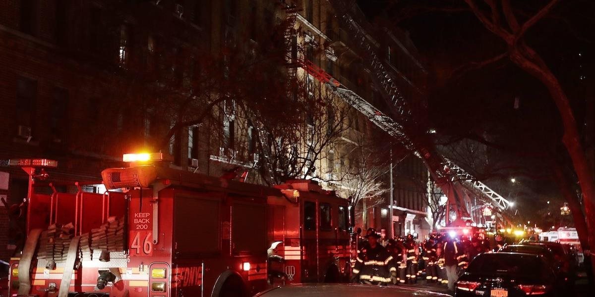 FOTO Tragický požiar v obytnom dome v New Yorku si vyžiadal najmenej 12 životov