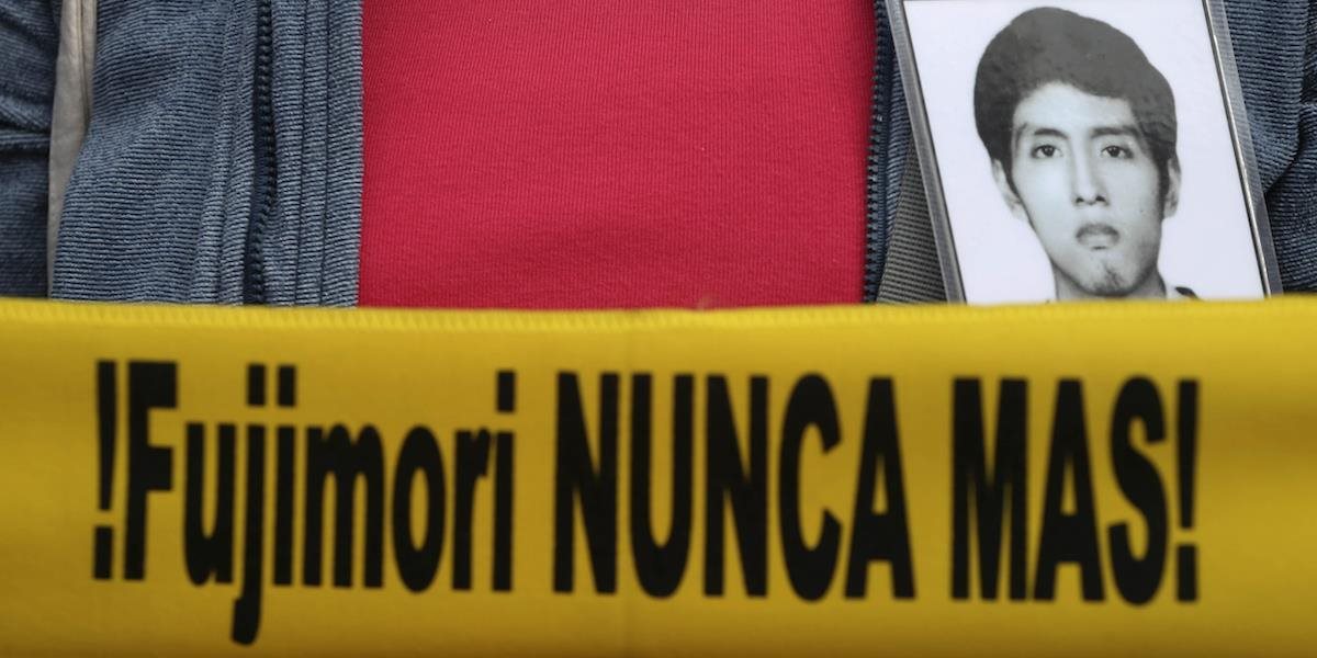 V Peru vypukli po omilostení odsúdeného exprezidenta násilné protesty