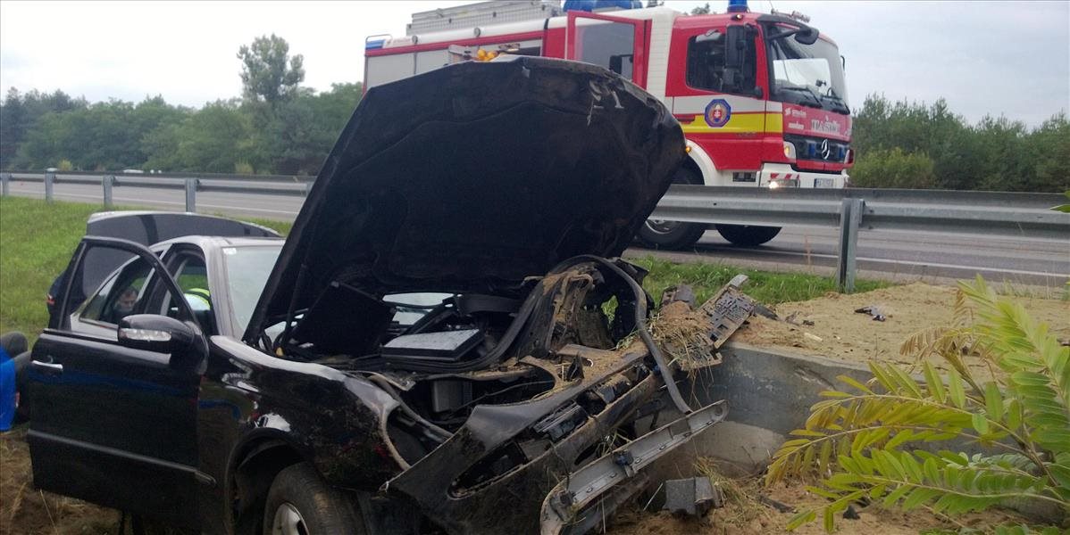 Nehodu troch áut na diaľnici pri Trnave neprežila jedna osoba