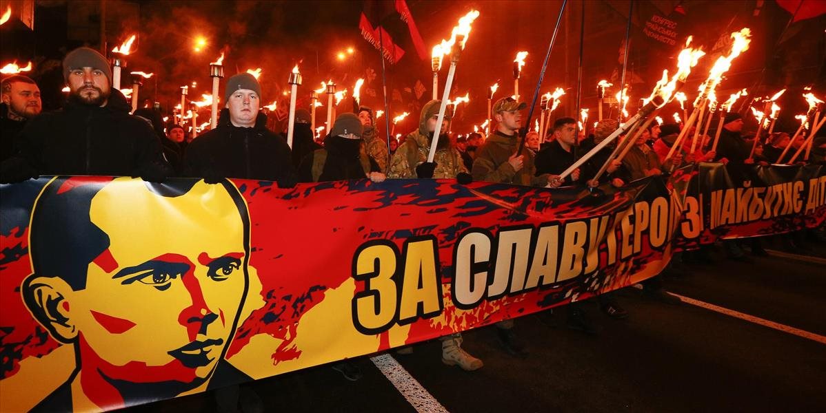 Na Ukrajine sa konali fakľové pochody na poctu nacionalistovi Stepanovi Banderovi