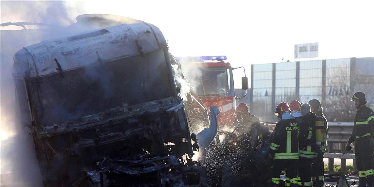 AKTUALIZOVANÉ Nehoda autobusu v Peru si vyžiadala najmenej 48 mŕtvych