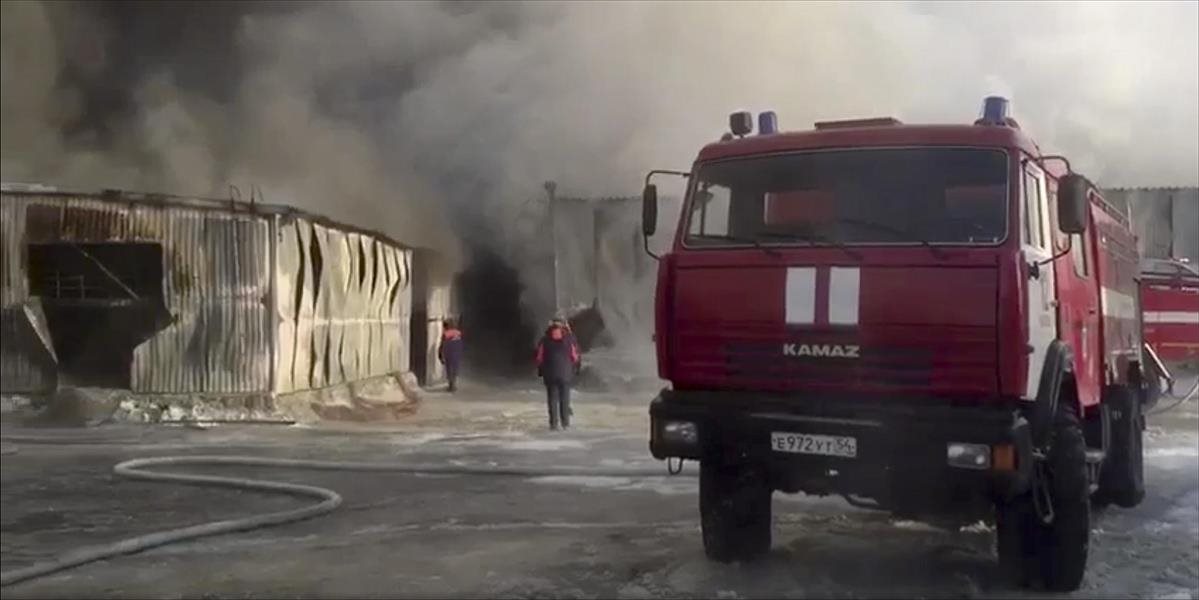 Pri požiari v továrni na výrobu obuvi  v Rusku zomrelo desať ľudí