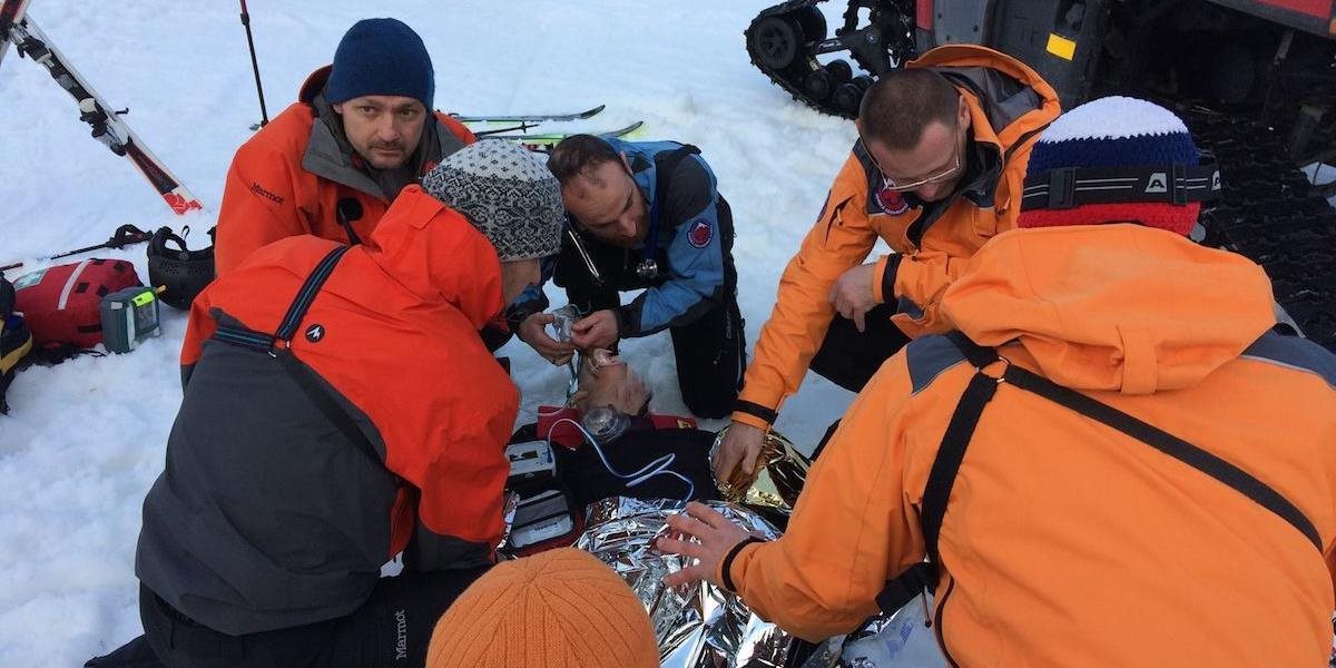 Horskí záchranári resuscitovali 57-ročného lyžiara