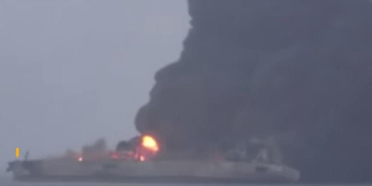 VIDEO Horiaci tanker , ktorý havaroval pri pobreží Číny môže vybuchnúť a spôsobiť ekologickú katastrofu!