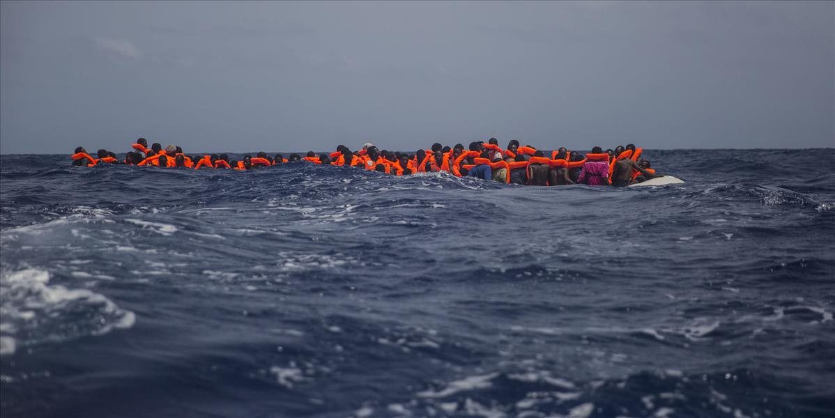Líbyjské námorníctvo zachránilo 272 migrantov a vzalo si ich do Líbye