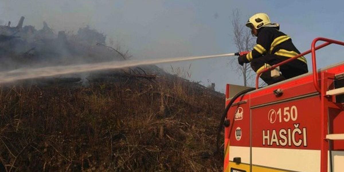 V Zuberci horela hospodárska budova, oheň zasiahol aj rodinný dom