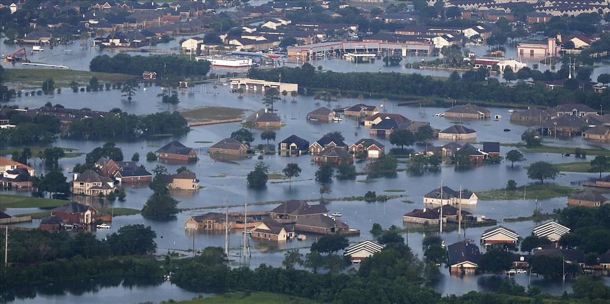 Náklady za prírodné katastrofy sa vyšplhali v minulom roku na 306 miliárd dolárov