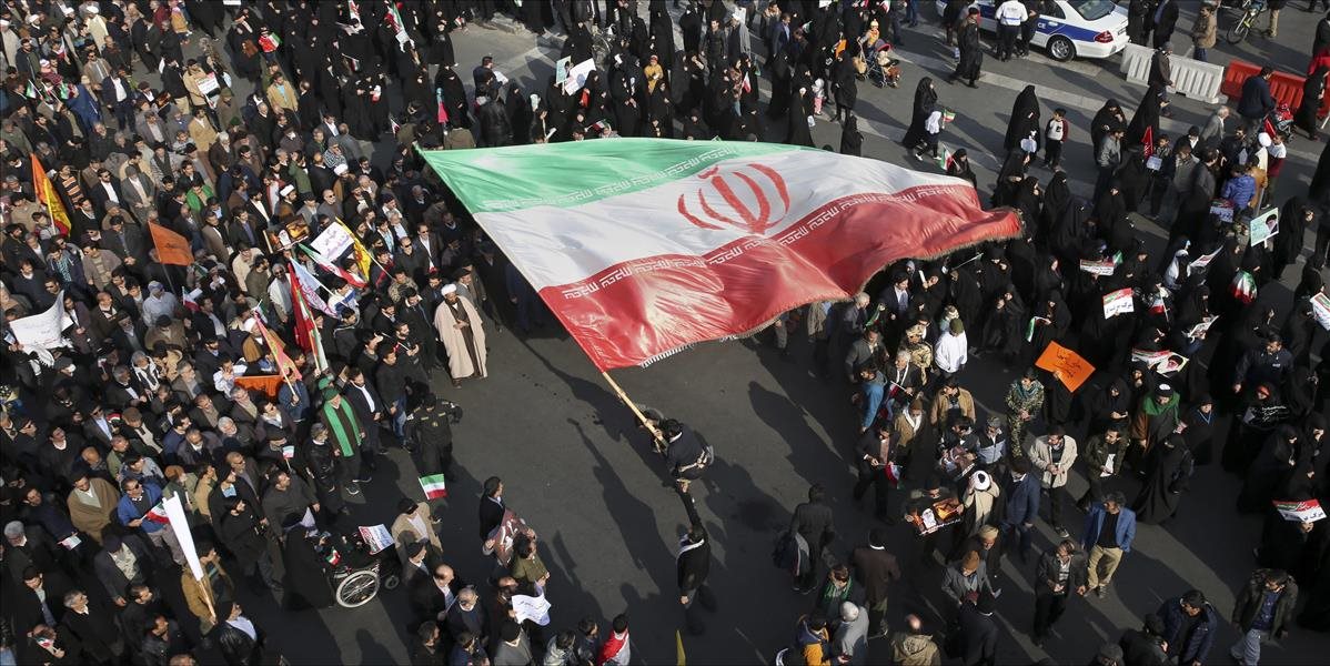 Počas protestov v Iráne údajne zadržali až 3700 ľudí
