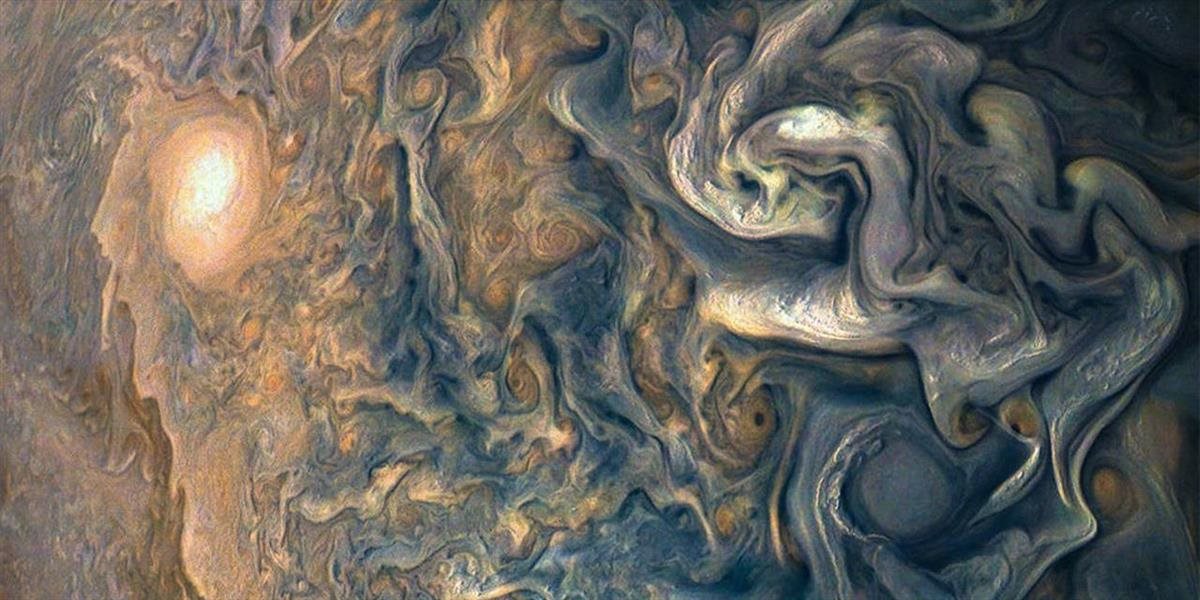 Krásne VIDEO: Vesmírna loď NASA odfotila Jupiter trochu inak