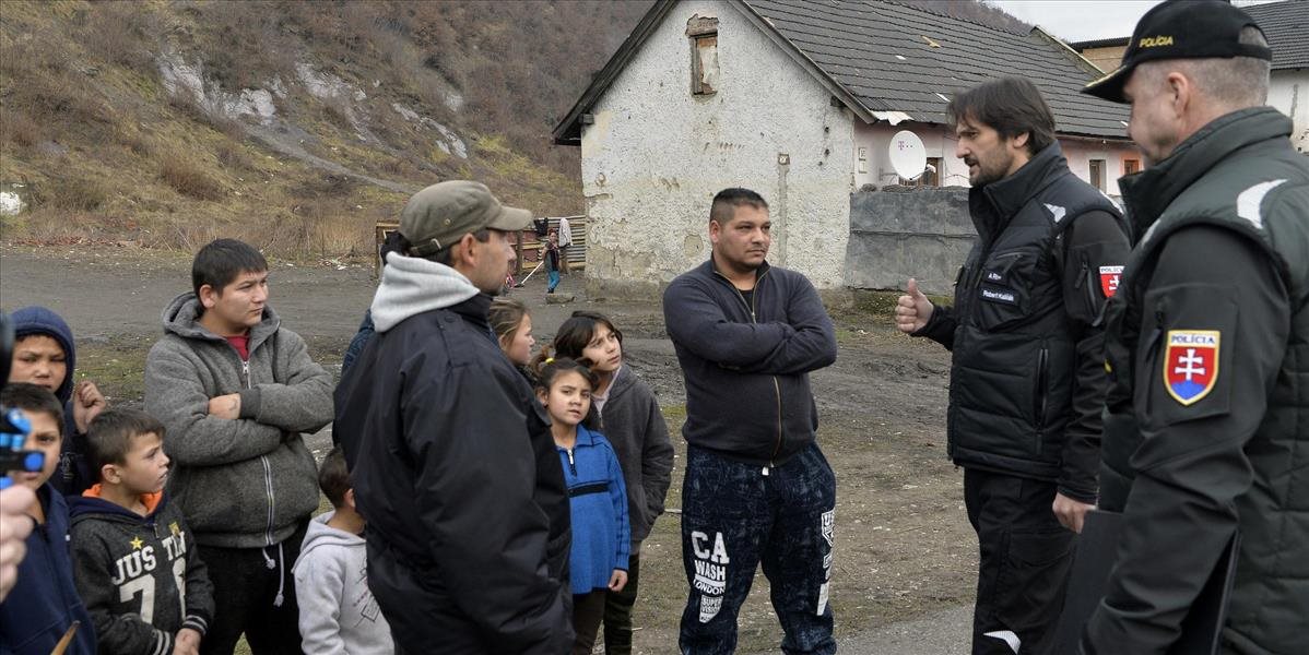 VIDEO Kaliňák a Gašpar navštívili rómsku osadu; chcú riešiť aj „doposiaľ neriešiteľnú“ kriminalitu