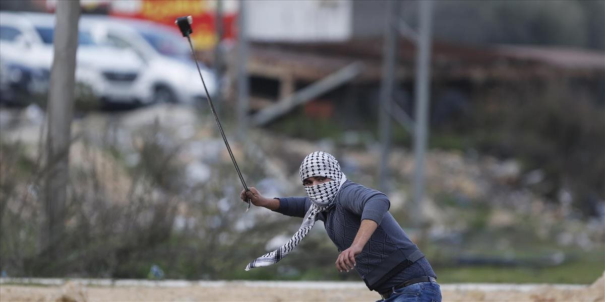 Pri násilných protestoch utrpelo zranenia najmenej 35 Palestínčanov