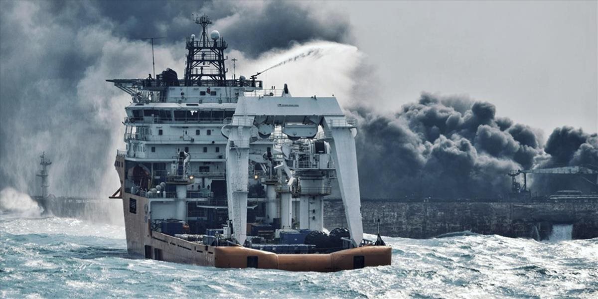 Iránsky tanker, ktorý týždeň horel, sa potopil