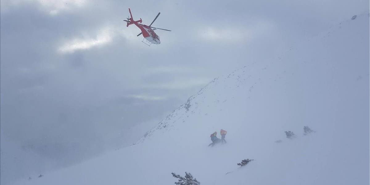 V chladnom počasí uviazla vo Vysokých Tatrách trojica horolezcov, zasahovať museli záchranári