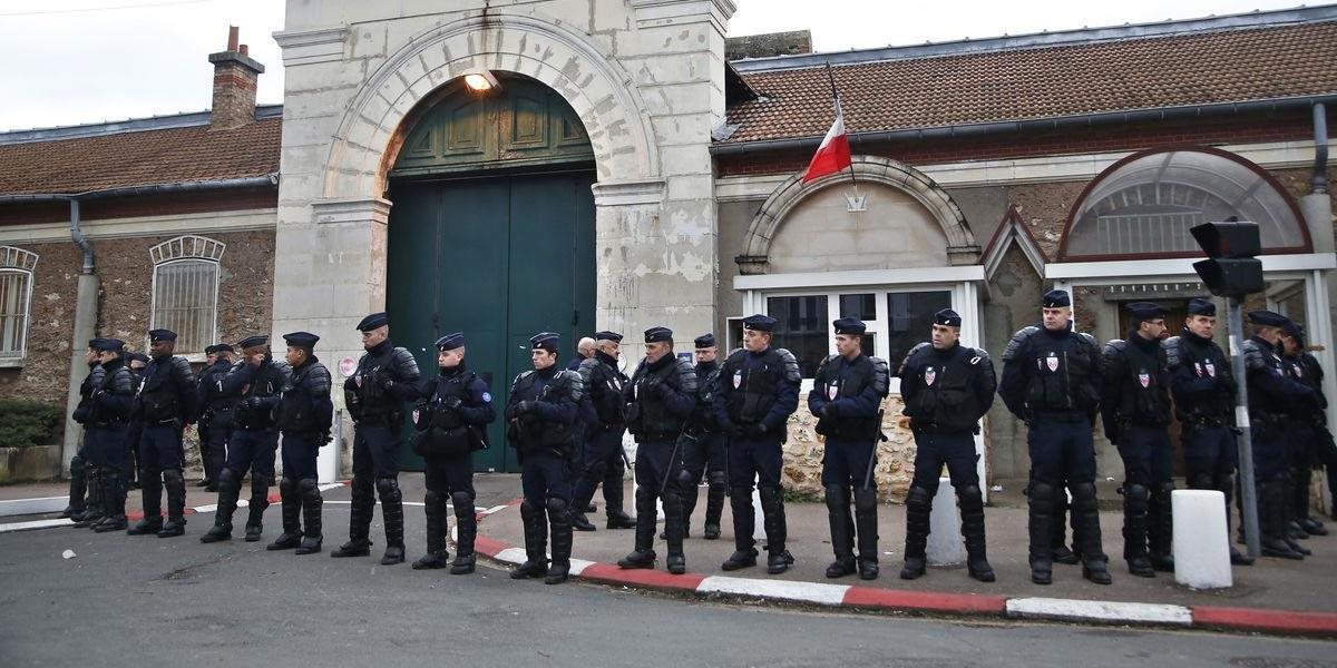 Vo Francúzsku sa začala blokáda väzníc ich dozorcami, tí nesúhlasia s rozhodnutiami vlády v tomto sektore
