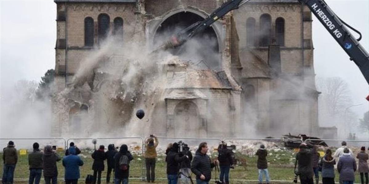 VIDEO V Nemecku zbúrali nádherný kostol kvôli ťažbe hnedého uhlia