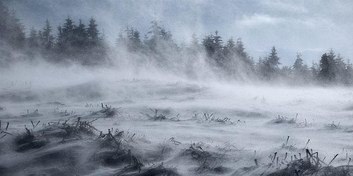 Meteorológovia varujú pred snehovými jazykmi a závejmi i silným vetrom