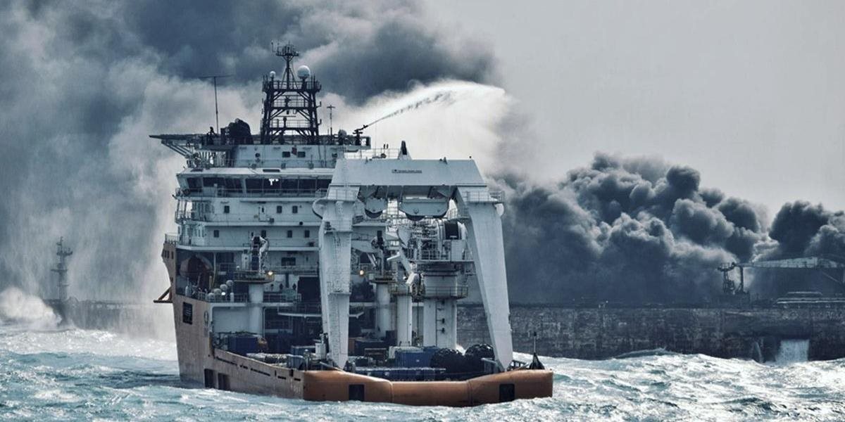 Ropné škvrny z potopeného tankera sa vo Východočínskom mori zväčšujú, hrozí prírodná katastrofa!