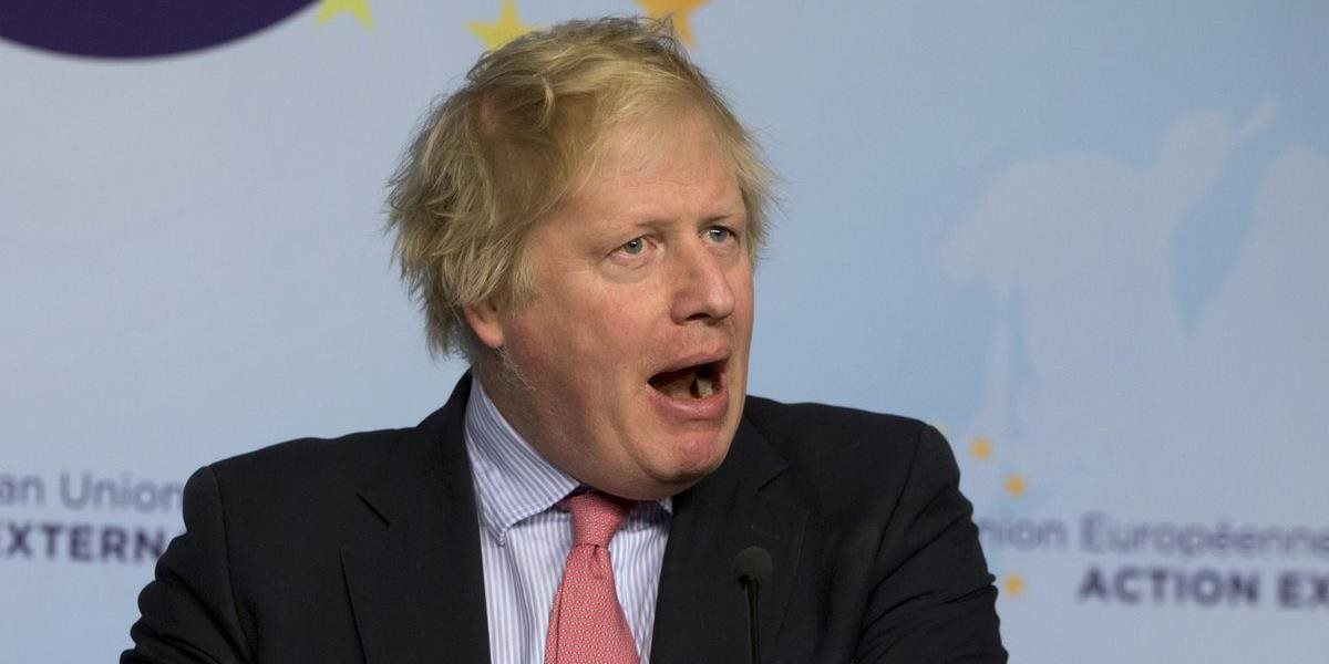 Británia po brexite ušetrí milióny libier týždenne, tvrdí Johnson